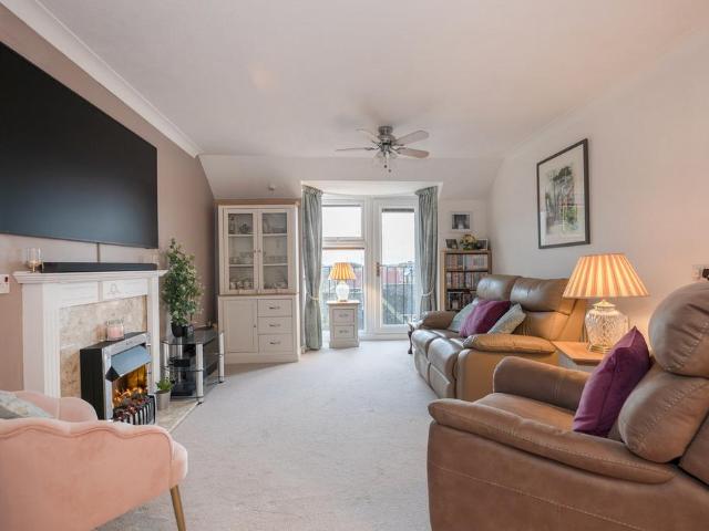 Flat for sale in Littlehaven, Horsham