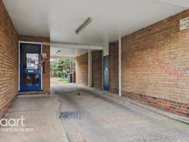 Flat for sale in London Borough of Croydon, Thornton Heath