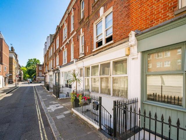 Flat for sale in Paddington, Greater London