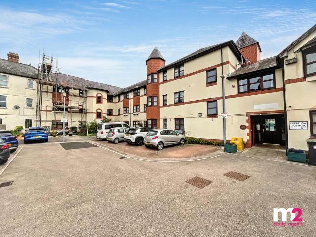 Flat for sale in Llanbadoc, Wales