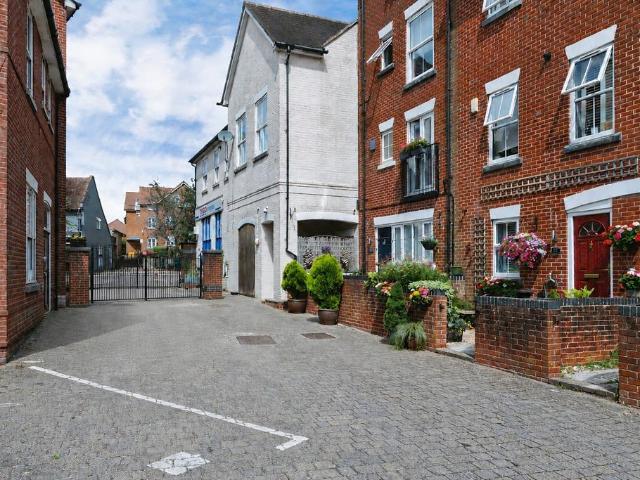 Flat for sale in Horseport, Ashurst Bridge
