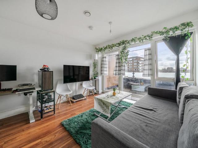 Flat for sale in South Hampstead, Greater London