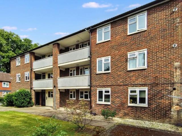 Flat for sale in Kew, Greater London