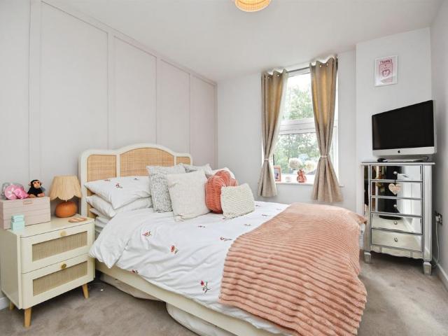 Flat for sale in Navestock Side, Essex