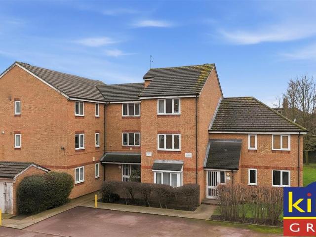 Flat for sale in Upper Walthamstow, Greater London