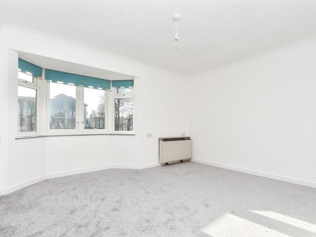 Flat for sale in Rose Hill, Pachesham Park