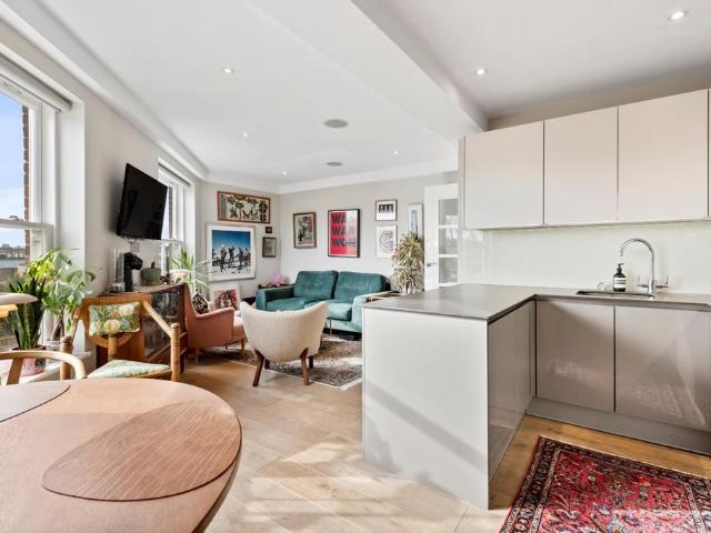 Flat for sale in Fulham, Sands End