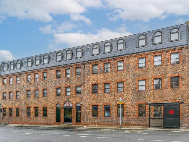Flat for sale in West Kensington, Greater London