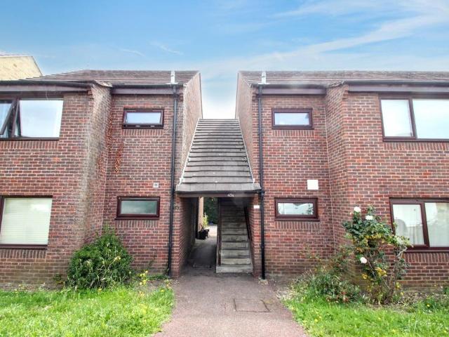 Flat for sale in Woodford, Greater London