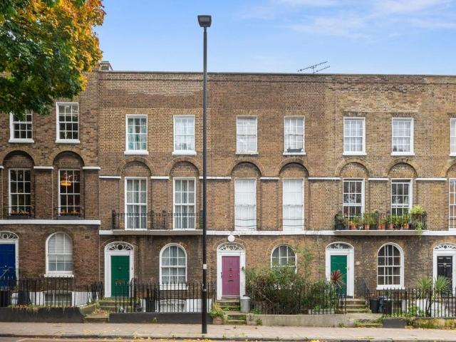 Flat for sale in Islington, Canonbury