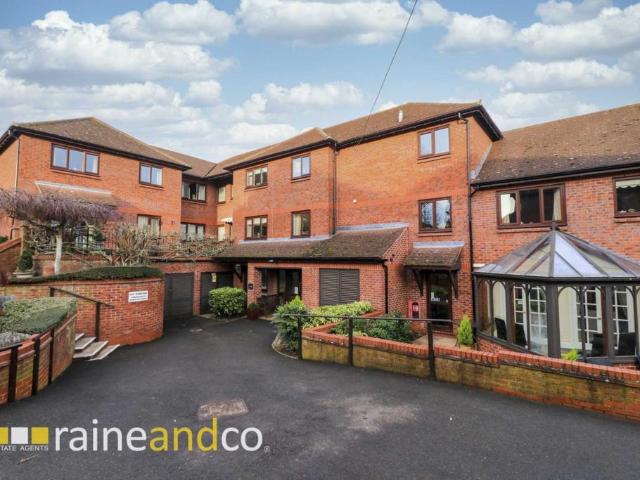 Flat for sale in Codicote, North Hertfordshire