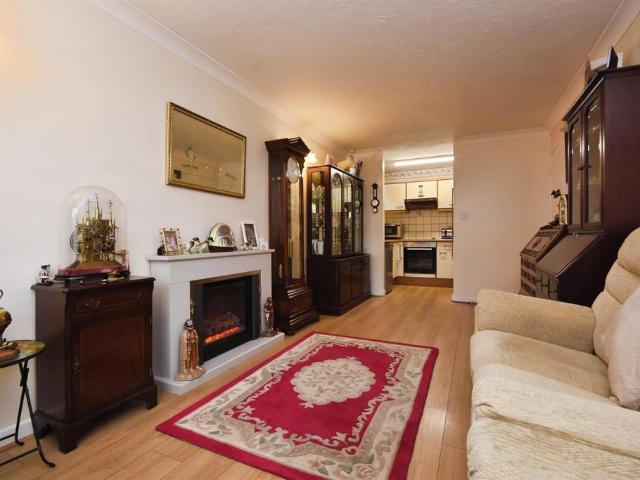 Flat for sale in Barling, Essex