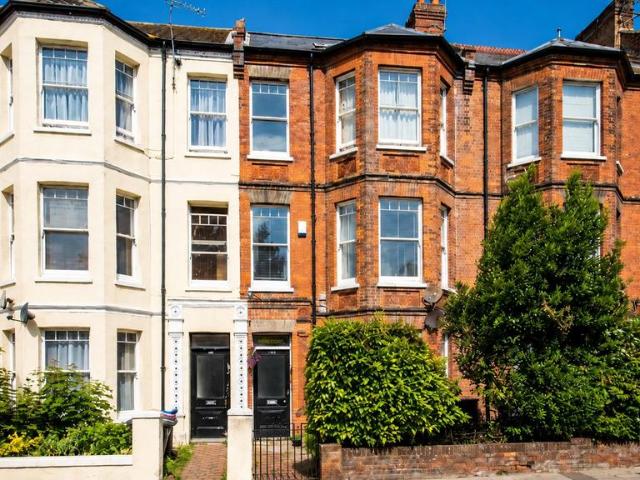 Flat for sale in Oxenden, The Bridge