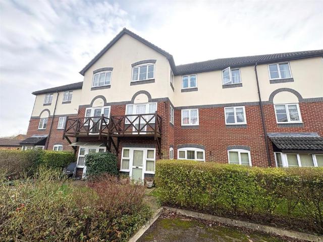Flat for sale in Lakeside, Rodbourne
