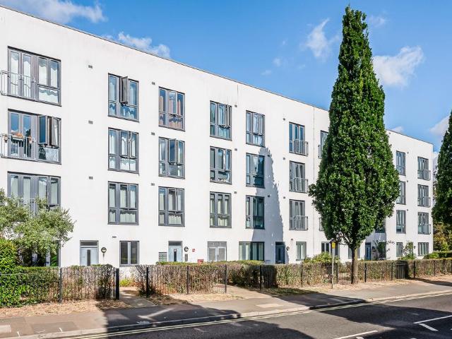 Flat for sale in Fretherne, Hertfordshire
