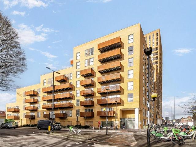 Flat for sale in London Borough of Ealing, Isle Of Man