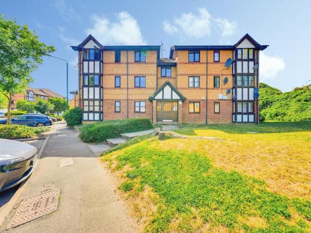 Flat for sale in North End, Greater London