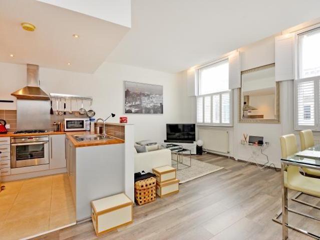 Flat for sale in Brompton, Greater London