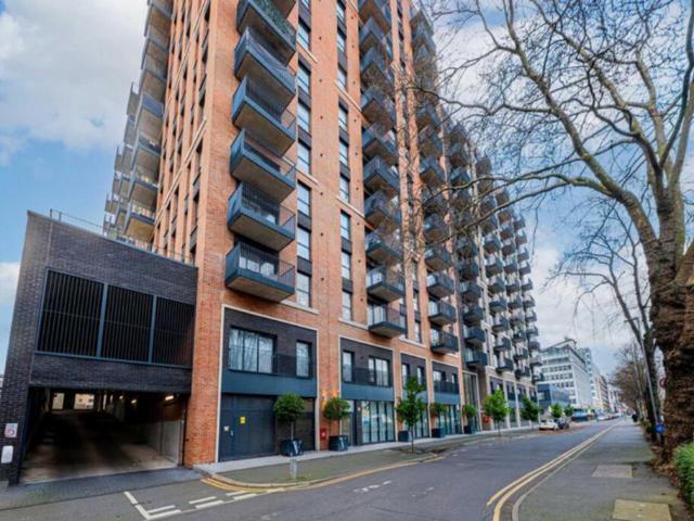 Flat for sale in Alton Barnes, Essex