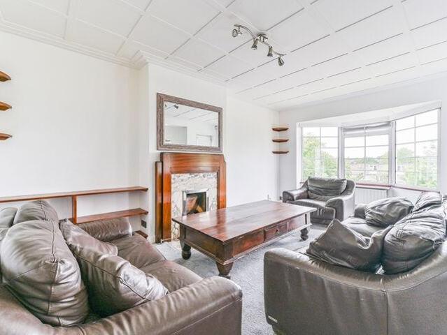 Flat for sale in Carshalton Beeches, Greater London