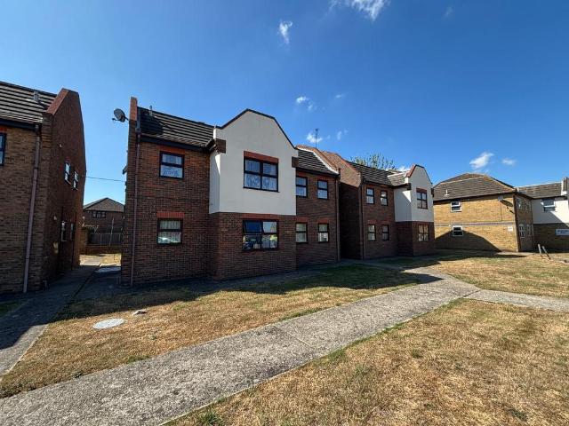 Flat for sale in Winter Gardens, Castle Point