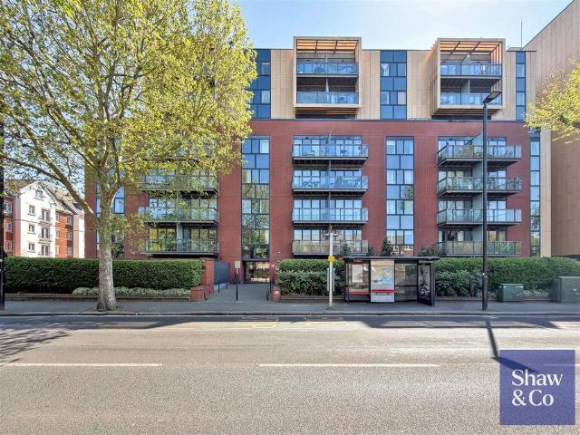 Flat for sale in London Borough of Hounslow, Greater London
