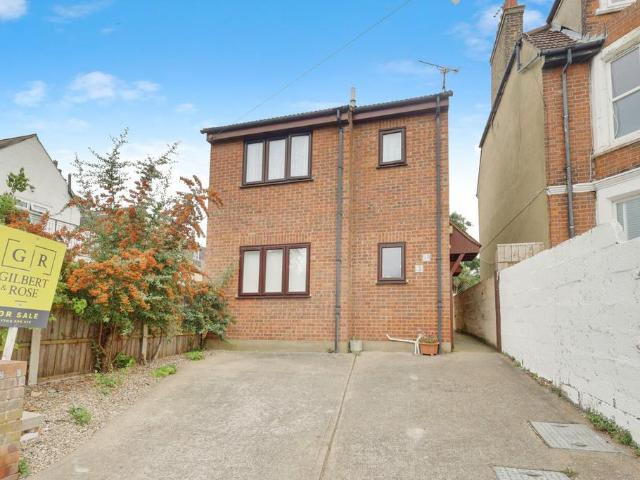 Flat for sale in Alton Barnes, Essex