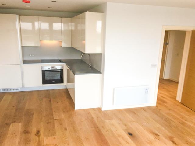 Flat for sale in London Borough of Croydon, Waddon