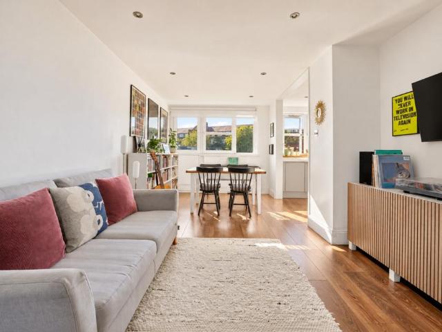 Flat for sale in London Borough of Islington, Greater London