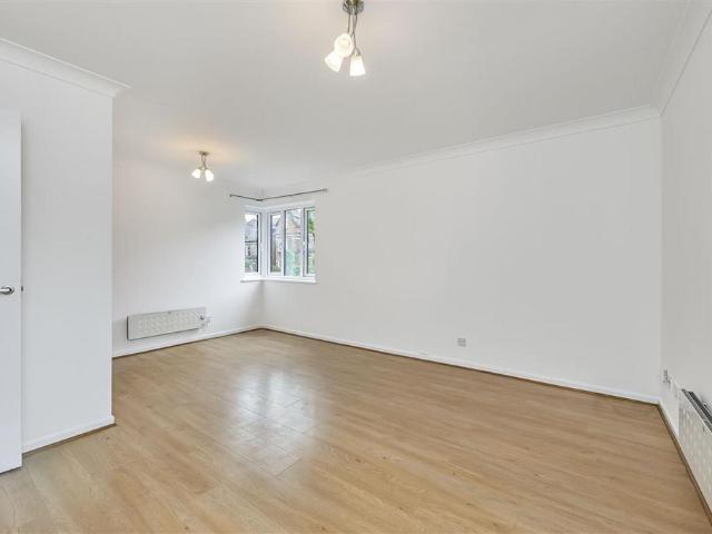 Flat for sale in Balham, Isle Of Man