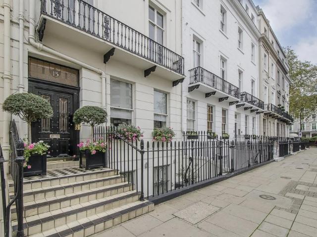 Flat for sale in Belgravia, Greater London