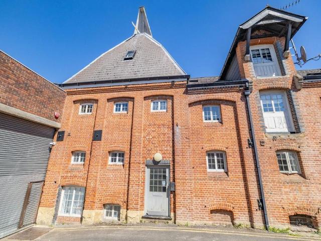 Flat for sale in St. Mildred's, The Bridge