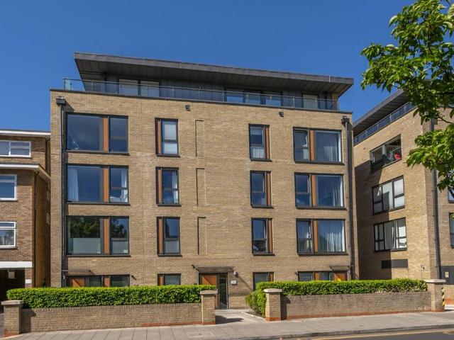Flat for sale in London Borough of Merton, Merton Park