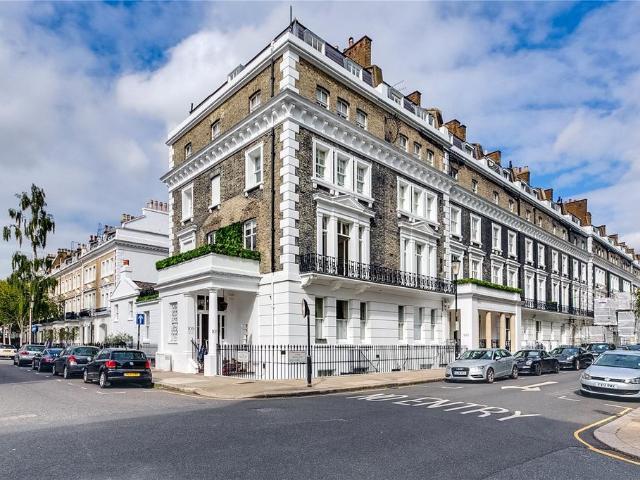 Flat for sale in Brompton, Greater London