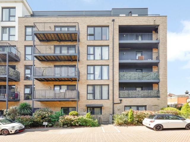 Flat for sale in Golders Green, Greater London