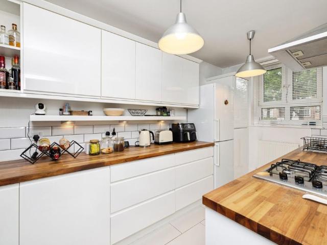 Flat for sale in Bermondsey, Greater London