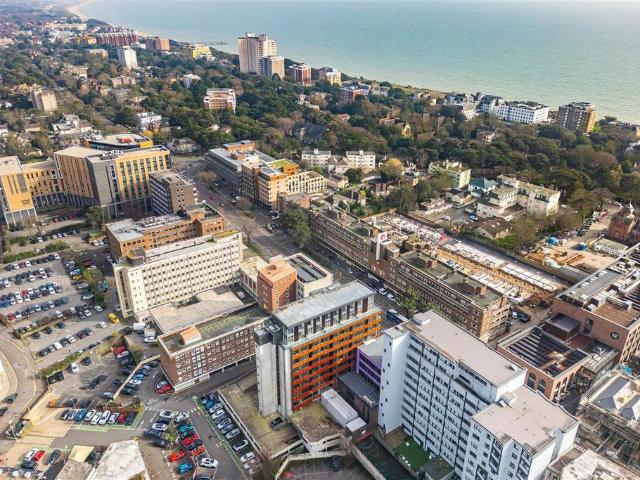 Flat for sale in Lansdowne, Springbourne