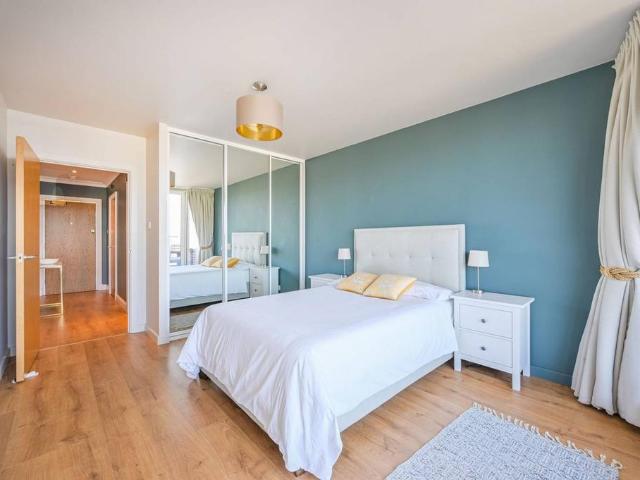 Flat for sale in Ratcliffe, Limehouse