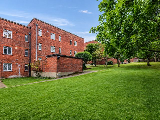 Flat for sale in Monks Orchard, Kent