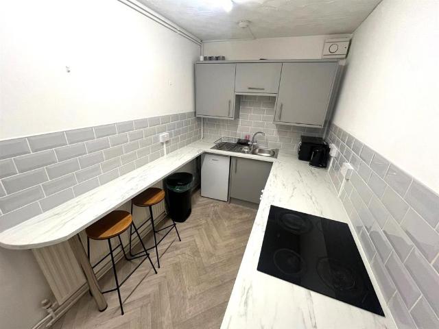 Flat for sale in Mount Pleasant, Nangreaves