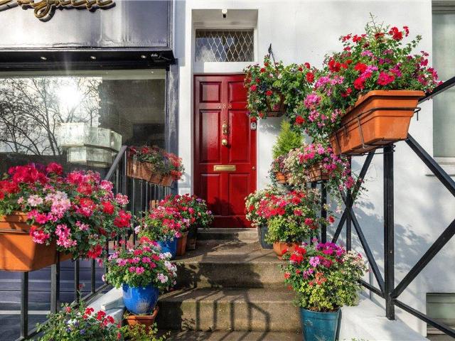 Flat for sale in Brompton, Greater London