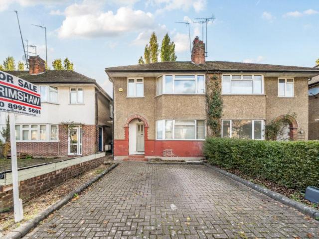 Flat for sale in London Borough of Ealing, Park Royal