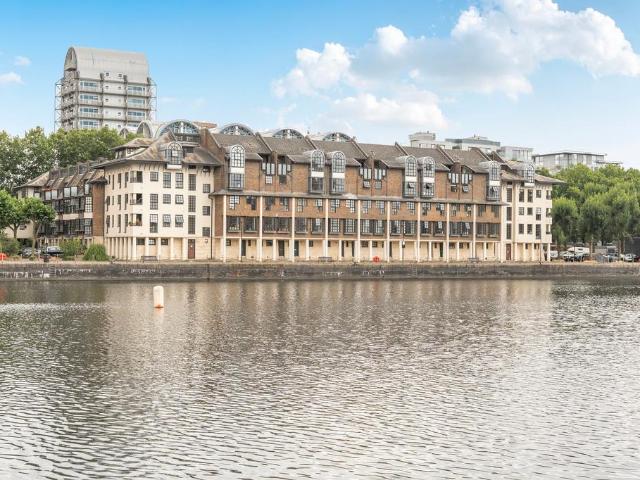 Flat for sale in Rotherhithe, Greater London