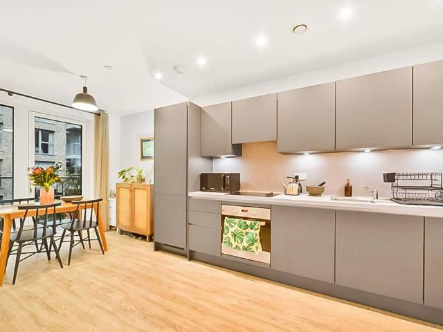 Flat for sale in Upton Park, Greater London