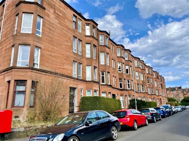 Flat for sale in Broomhill, Scotland