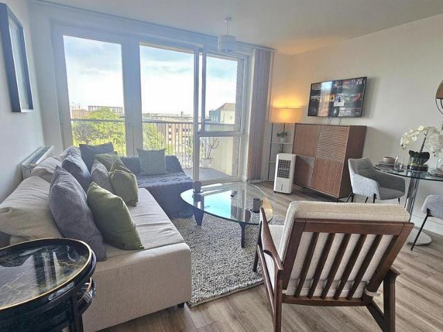 Flat for sale in Bromley-by-Bow, Poplar Grove