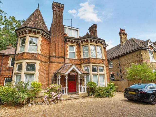 Flat for sale in Beckenham, Greater London