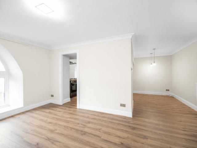 Flat for sale in Milnathort, Scotland