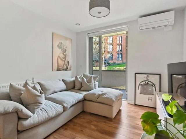 Flat for sale in West Hampstead, Greater London