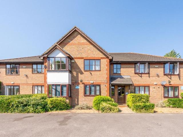 Flat for sale in New Malden, Greater London